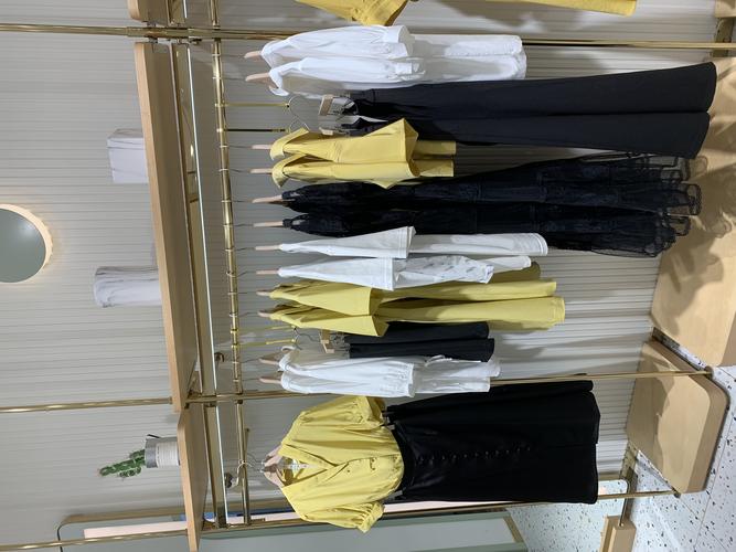 定兴惠友朵以与若邻服饰 小城时尚双星，温暖你的日常穿搭