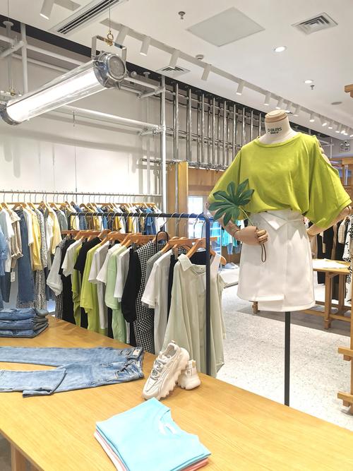 独辫子与若邻服饰 品牌记忆中的文化符号与商业逻辑