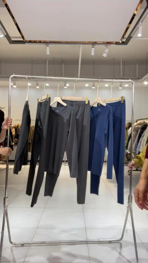 若邻服饰 上海本土厂家的品牌成长之路与热议焦点